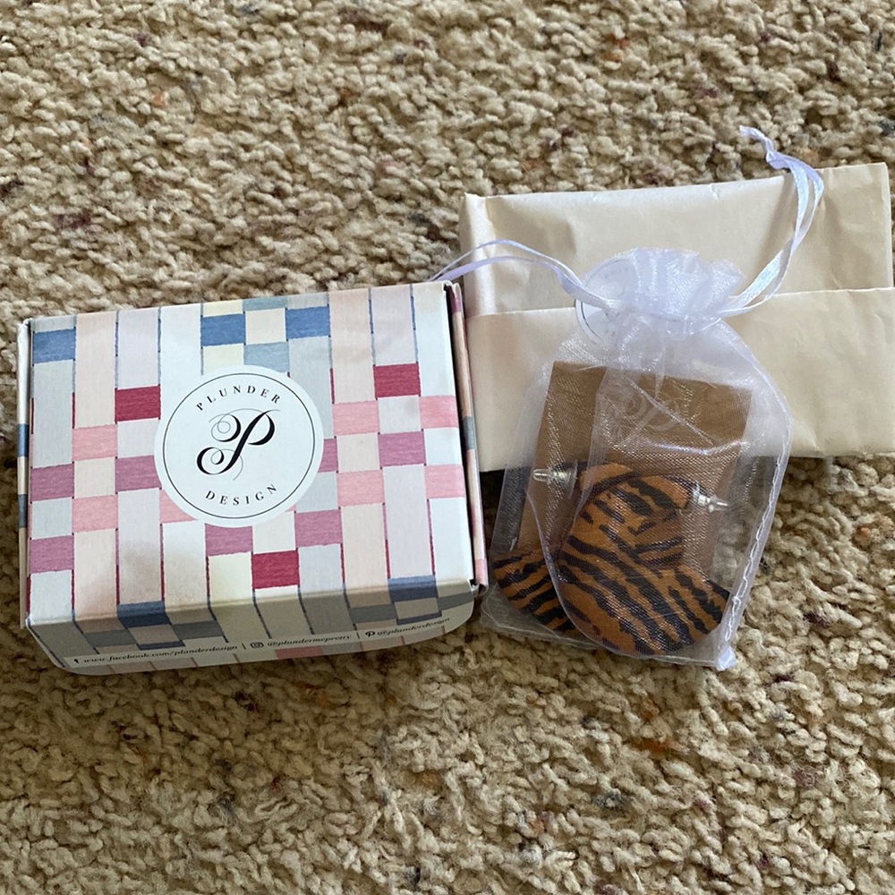 NWT Plunder Zach Earrings